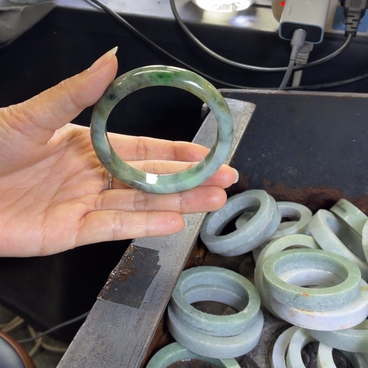 云***翡翠未镶嵌手镯翡翠手镯