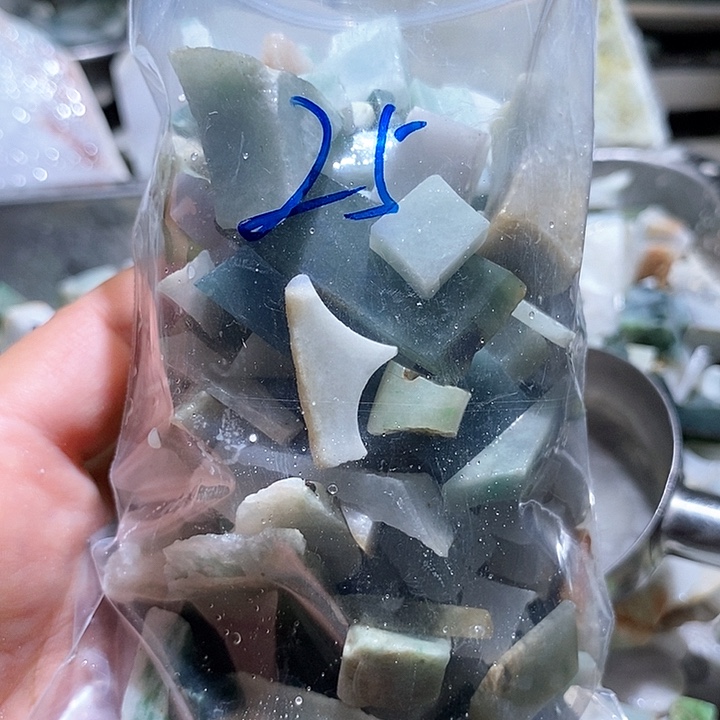 颈饰未镶嵌翡翠鱼缸料25