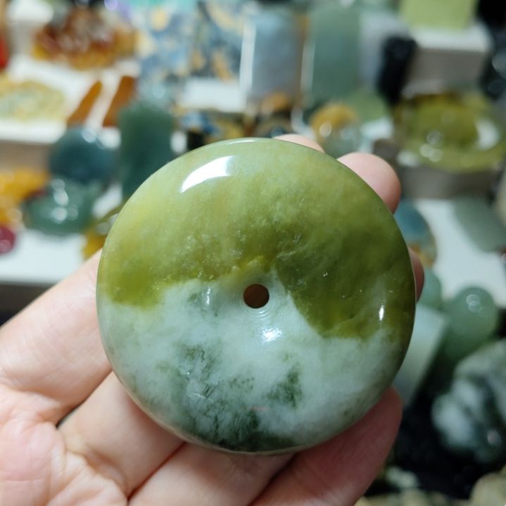 朱***言岫玉未镶嵌平安扣