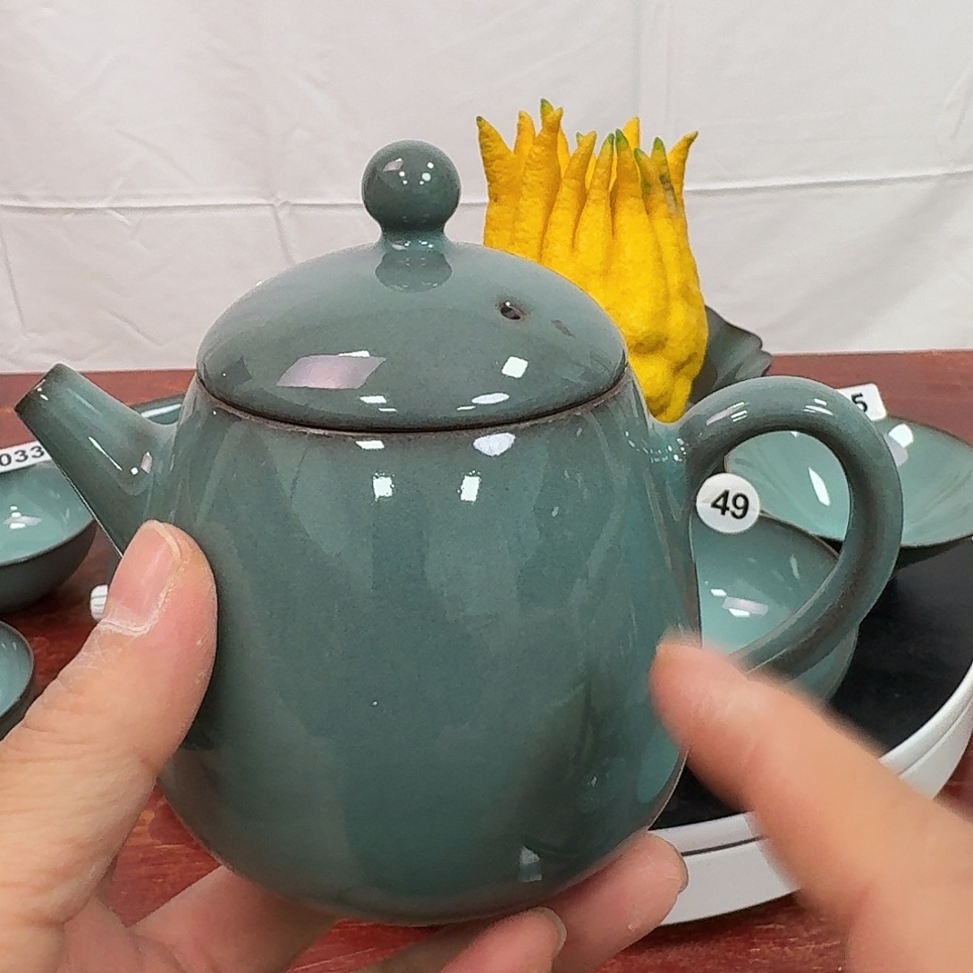 黑胎无片纹小茶壶