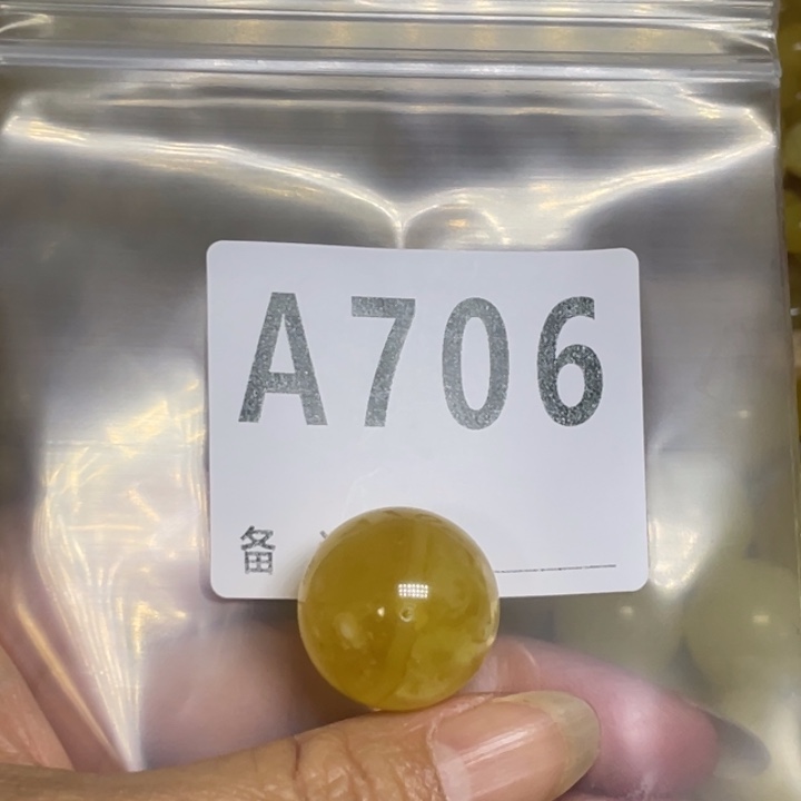 新***社琥珀未镶嵌裸石微瑕21.4小坑冰片，分3单拍发一个珠子