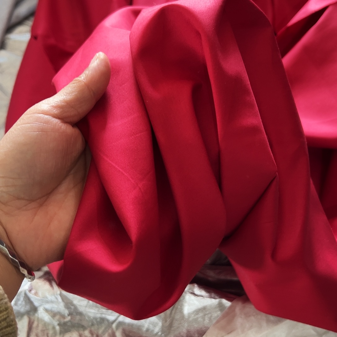 G***F棉一米价港货品牌原单红色80支加密斜纹1.4米宽对面仓库