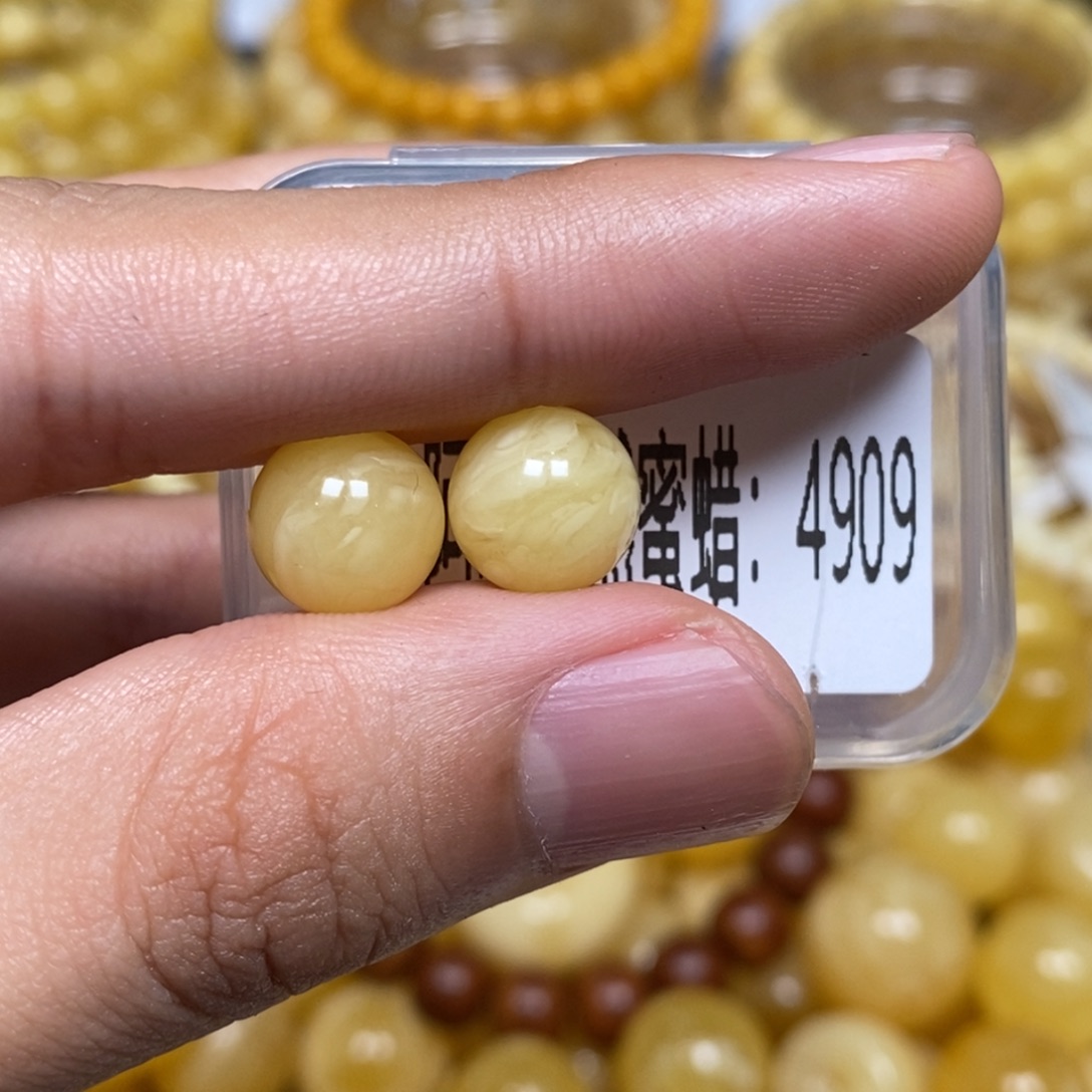 蜜蜡未镶嵌珠宝奇石4909