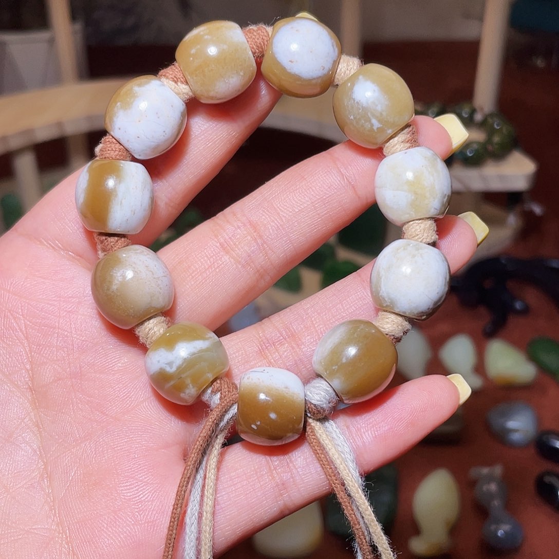 颈饰未镶嵌和田玉桉*