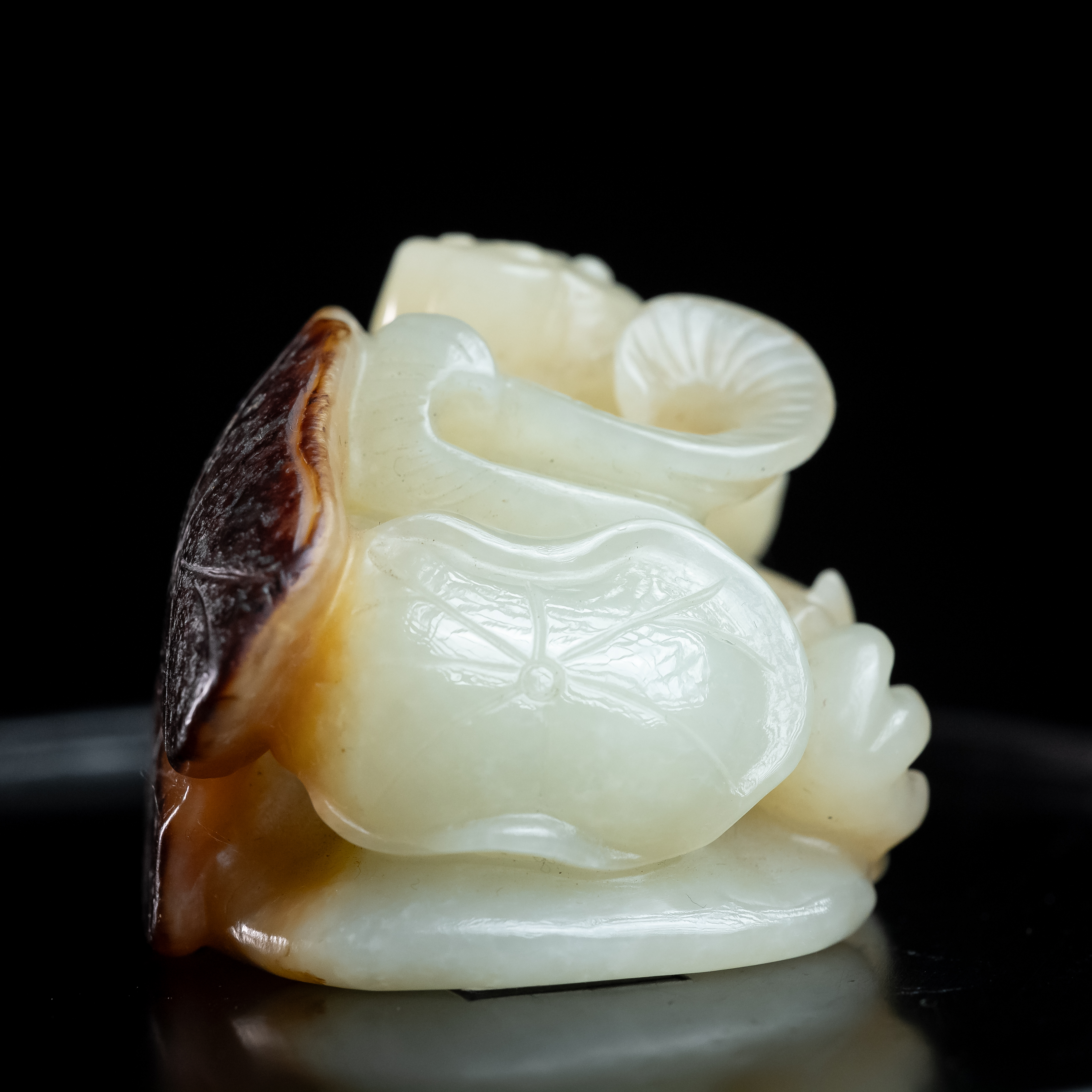 2131清代和田玉荷趣摆件2674