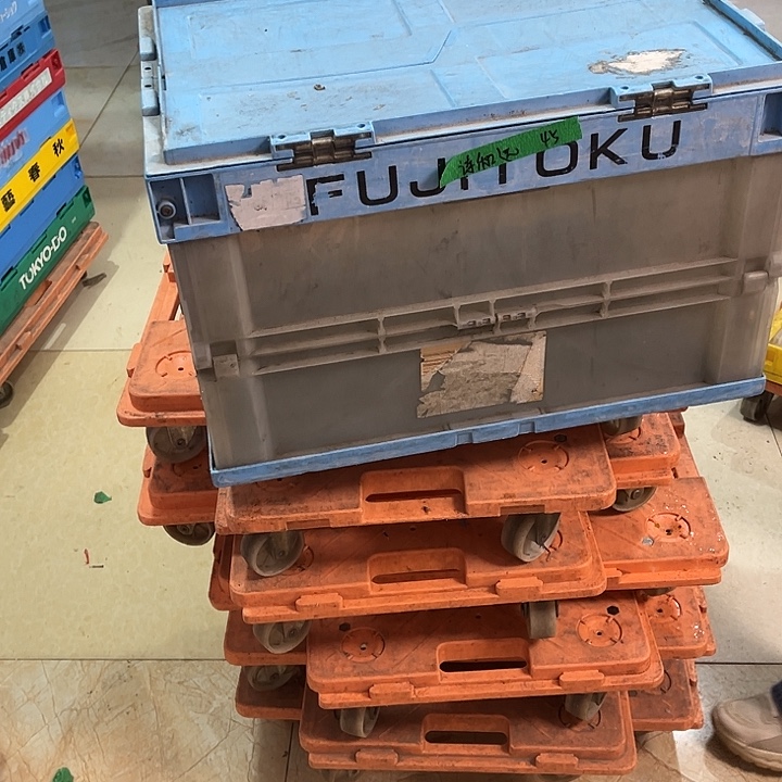 诗***游厚款家用五金工具箱一个带盖