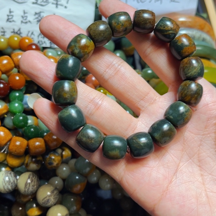 岫岩河磨玉（透闪石质玉）颈饰未镶嵌