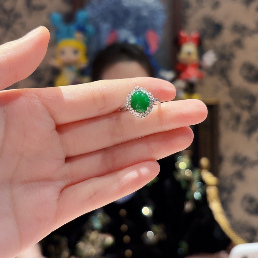 翡翠18K金镶嵌戒指