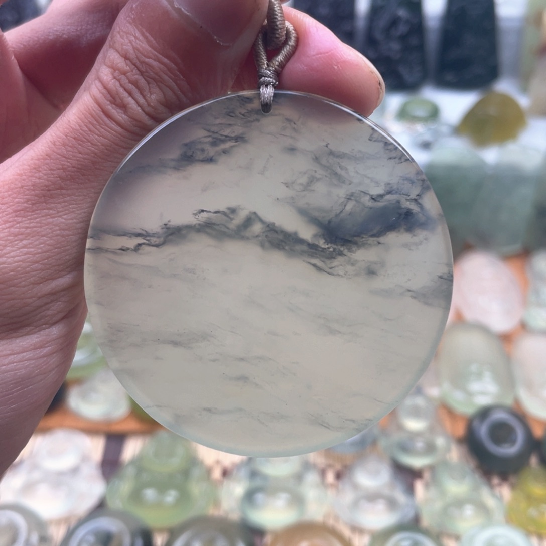 蛇纹石玉颈饰未镶嵌年**岁