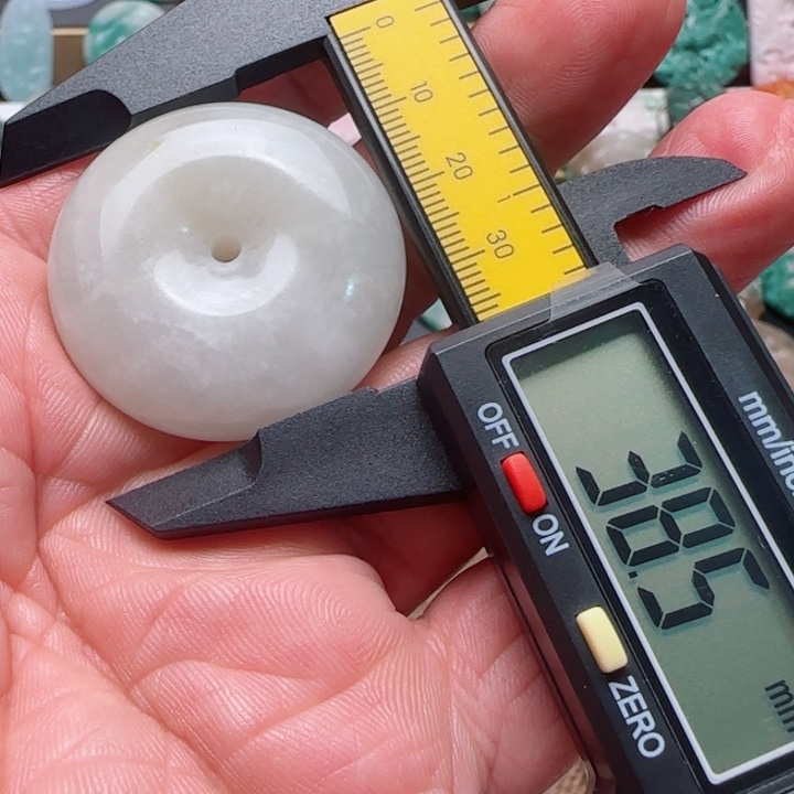 独山玉未镶嵌颈饰