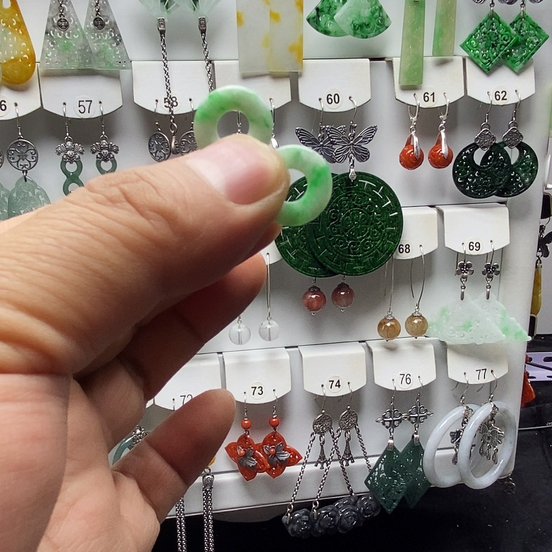 翡翠未镶嵌耳饰品质珠宝