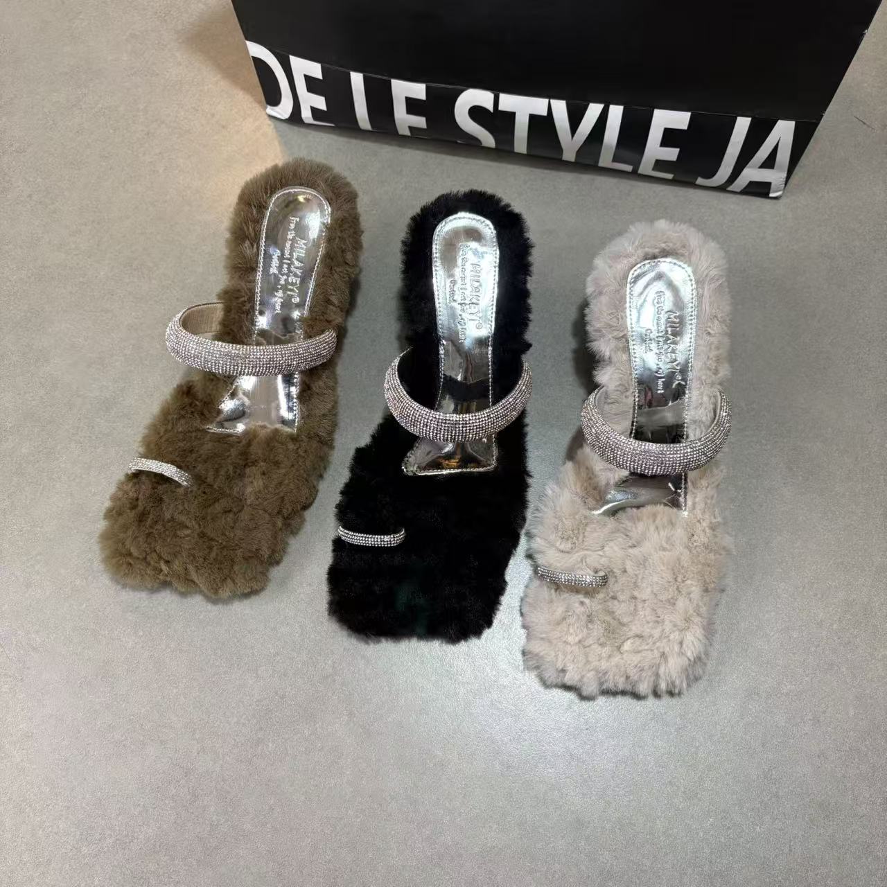 2025年秋冬季新款爆款百搭时尚气质镶钻高跟毛毛拖鞋舒适高跟鞋