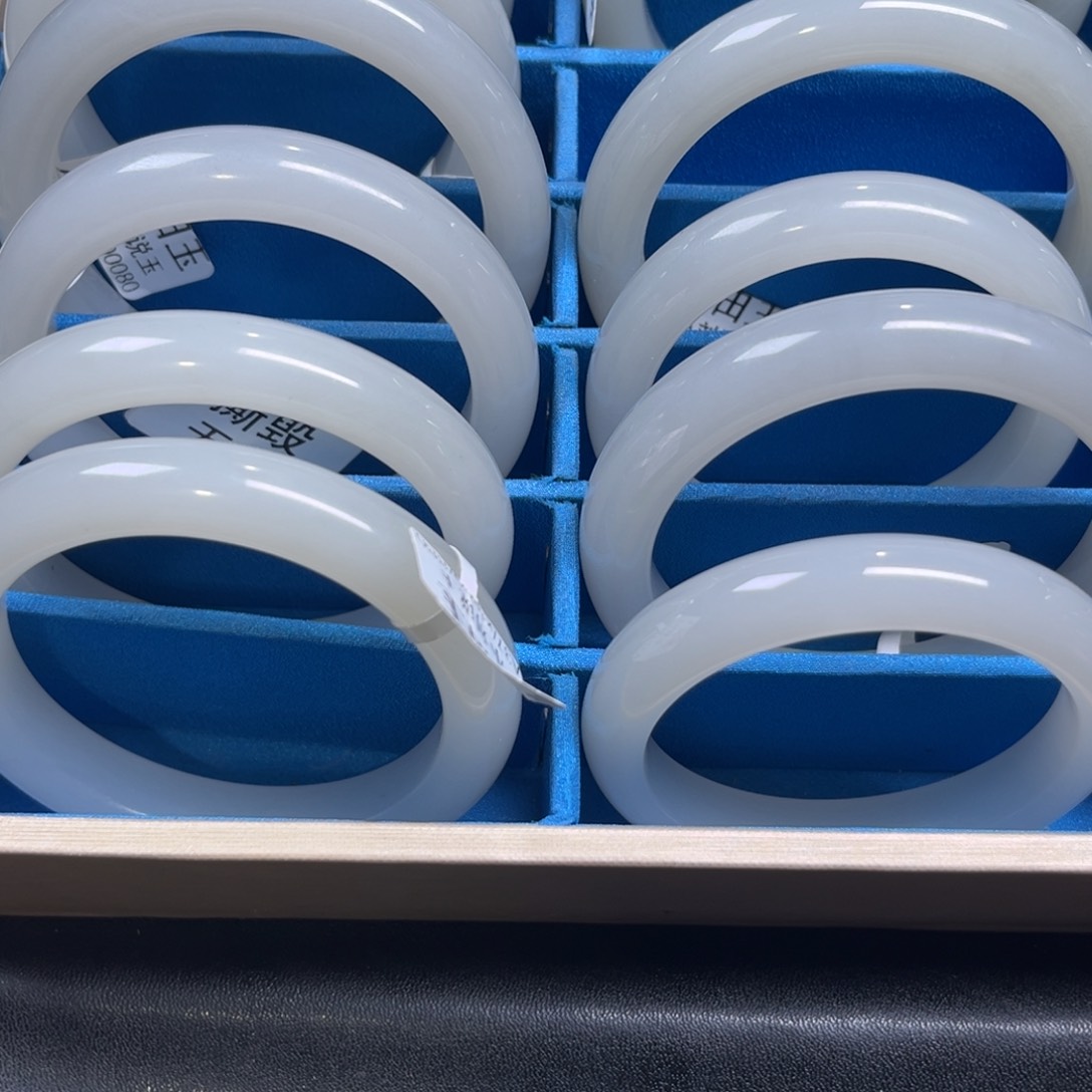 和田玉颈饰未镶嵌兰*?多样性拍一发一钢板料手镯