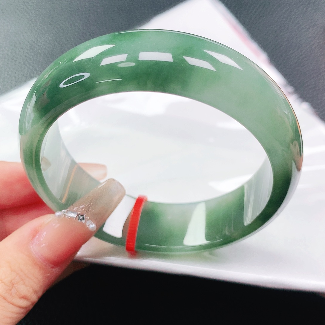 翡翠手镯未镶嵌56圈