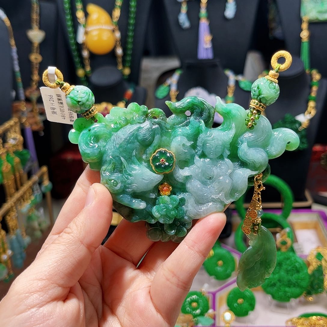 【闪购商品】翡翠吊坠(赠链)未镶嵌九尾