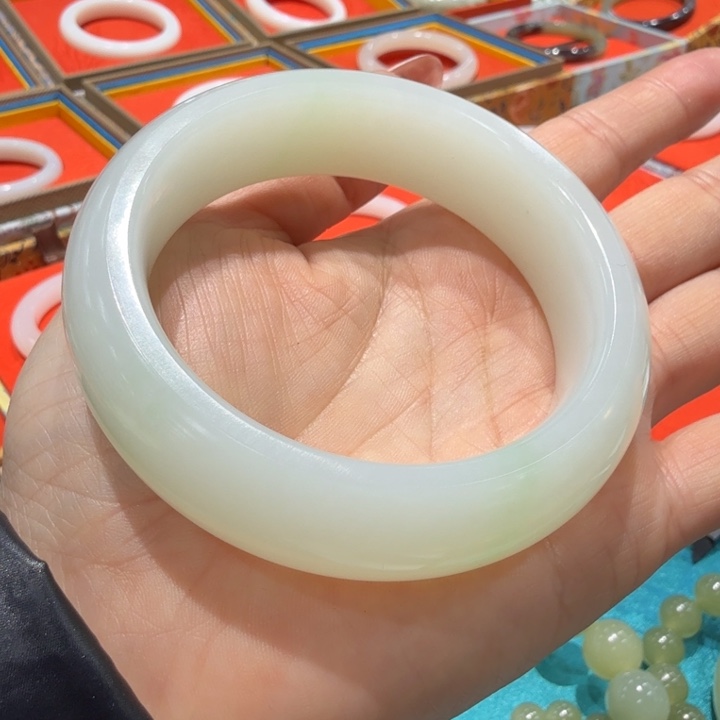 和田玉未镶嵌手镯