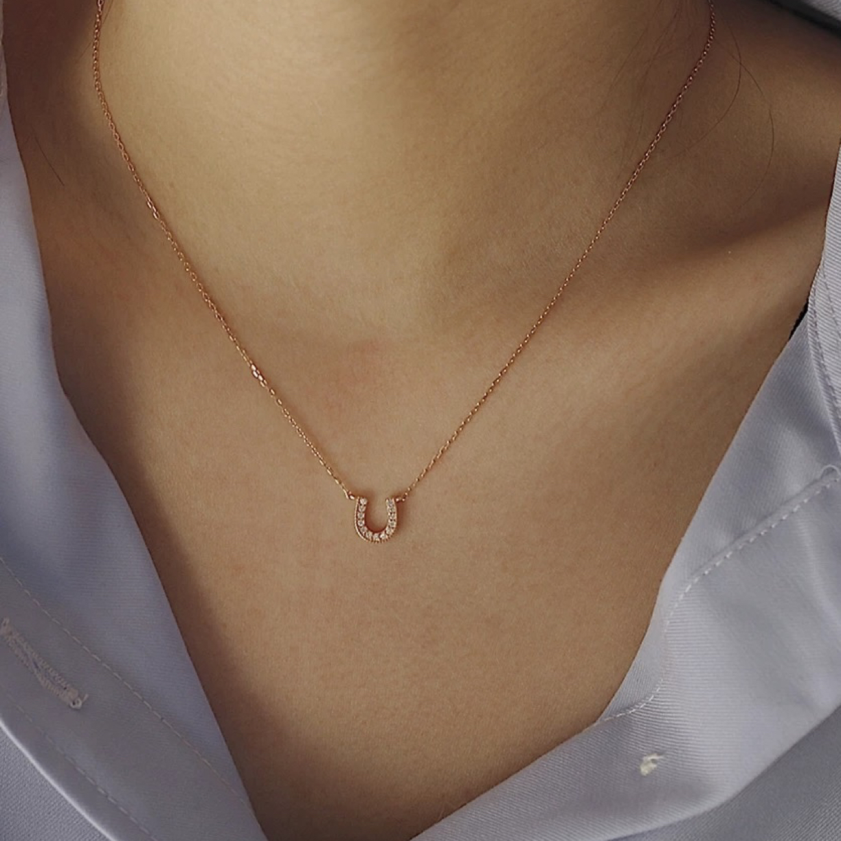 钛钢项链 U型简约轻奢微镶锆石镀玫瑰金项链