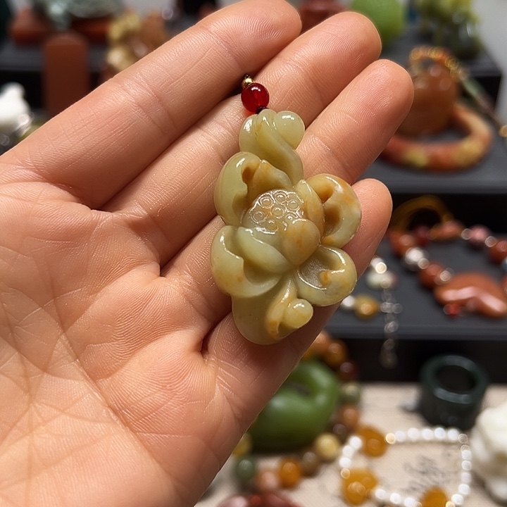 蛇纹石玉未镶嵌吊坠