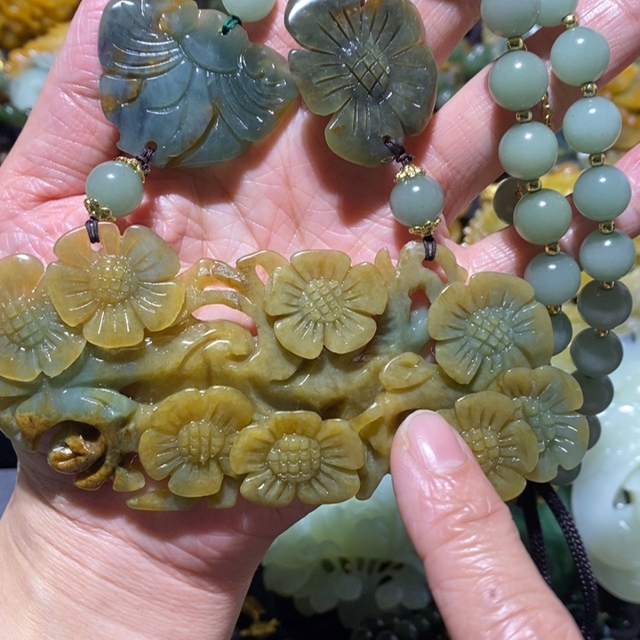 蛇纹石玉岫玉吊坠未镶嵌