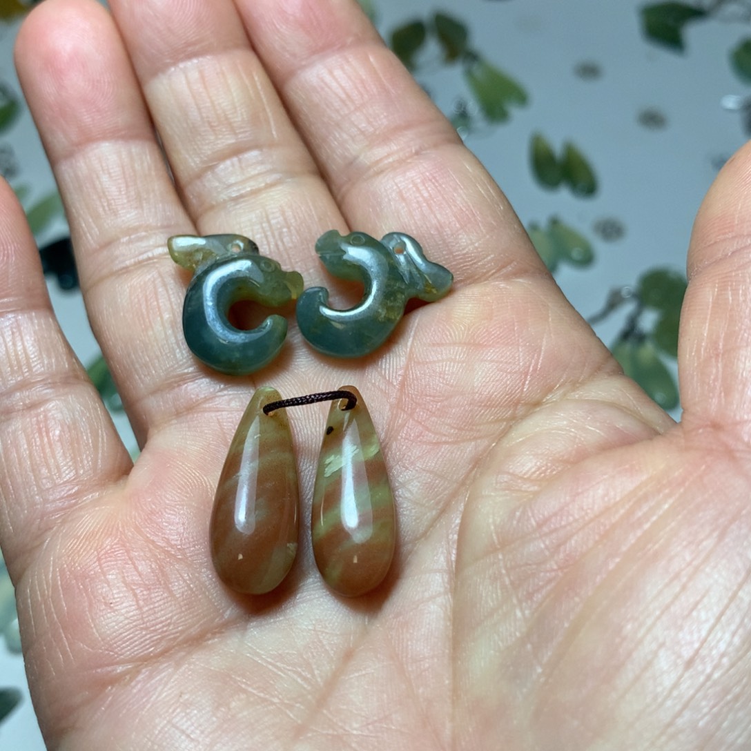 雪***u蛇纹石玉未镶嵌耳环