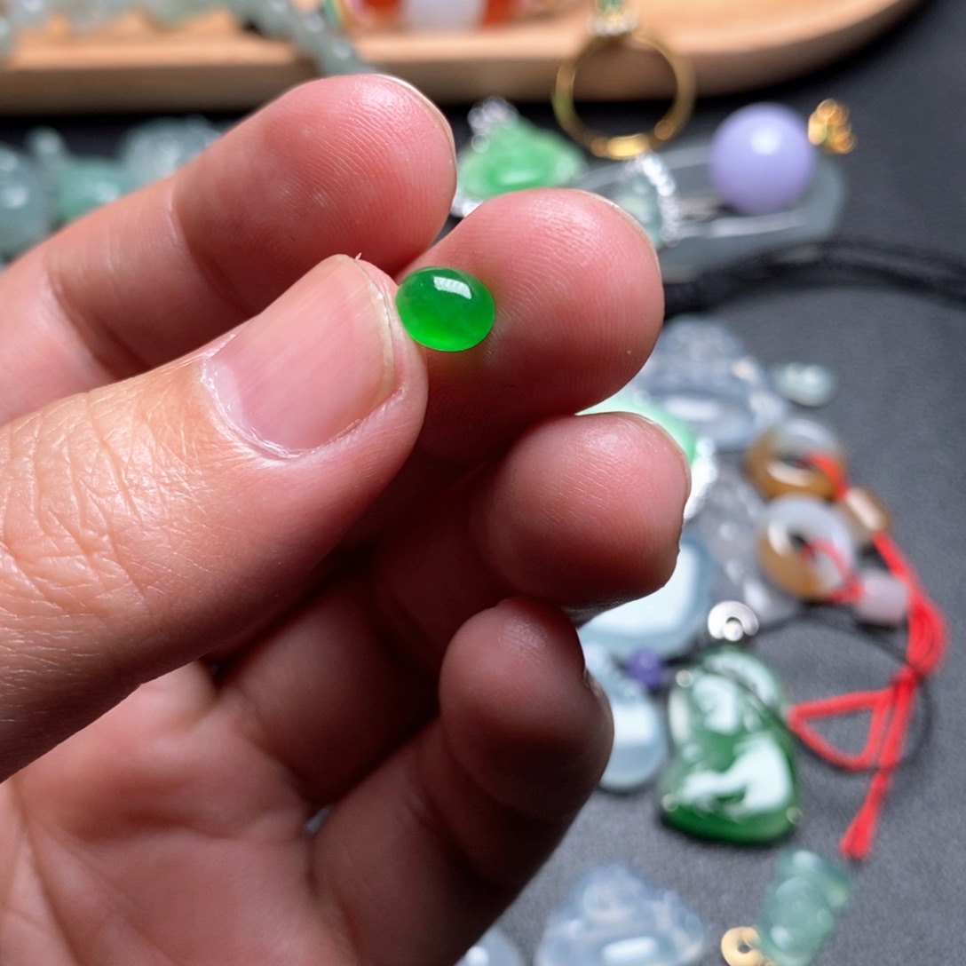 翡翠颈饰未镶嵌眼****晨蛋面