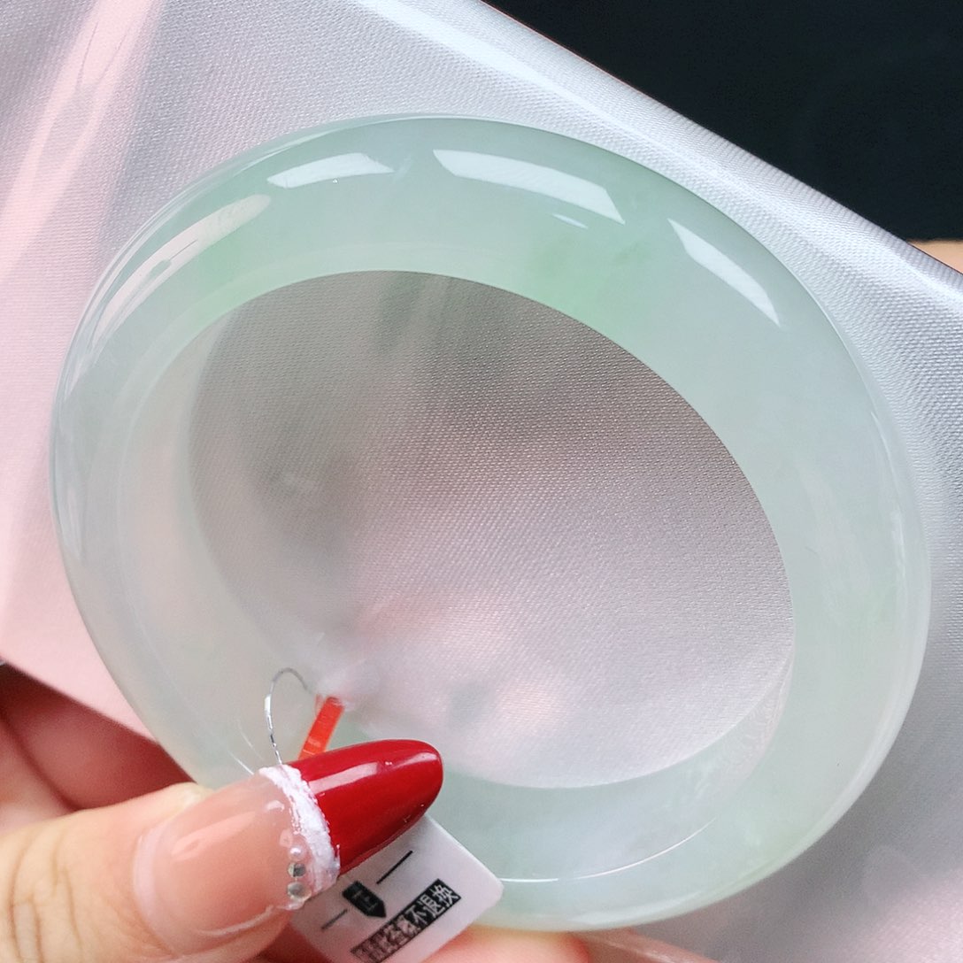 翡翠手镯未镶嵌54圈