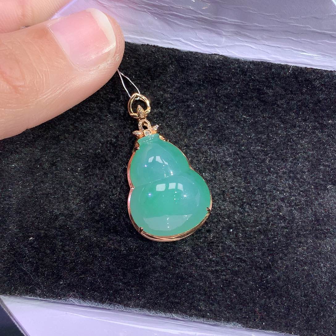 翡翠吊坠(赠链)18K金镶嵌