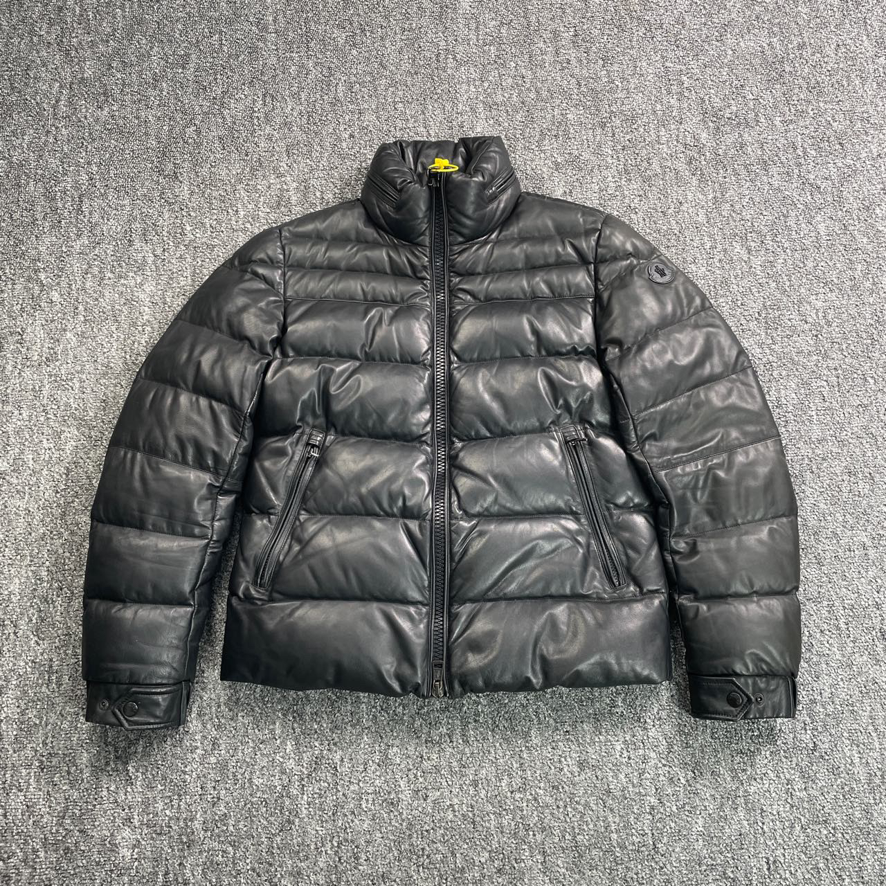 95新 MONCLER 5855/黑色立领logo贴饰羊皮羽绒外套/2码