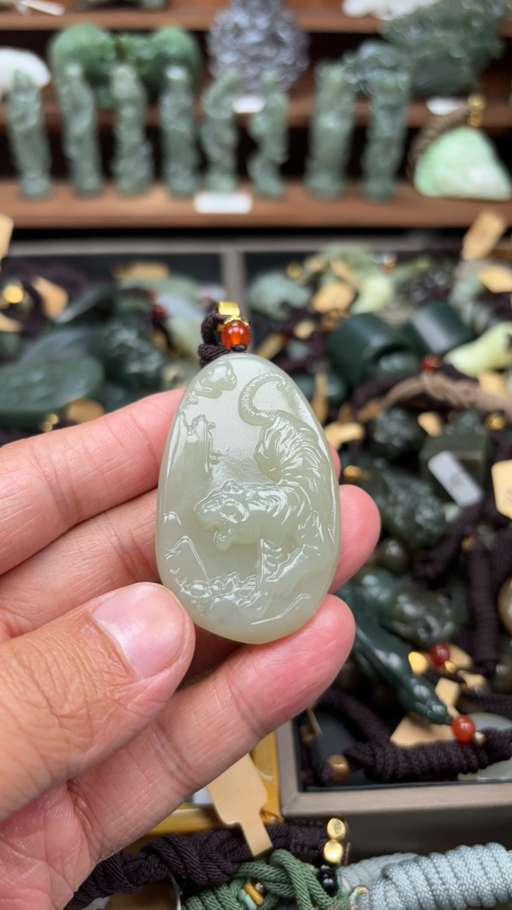 保真和田玉下山虎时尚吊坠百搭精雕拍一发一手工精致气质