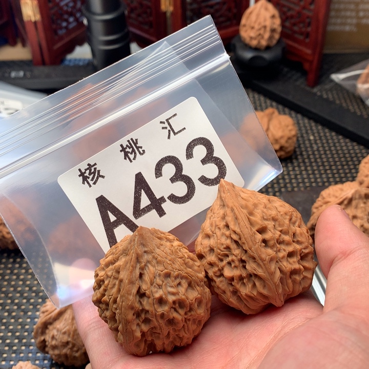 汪***哥吊坠文玩核桃原树鸡心
