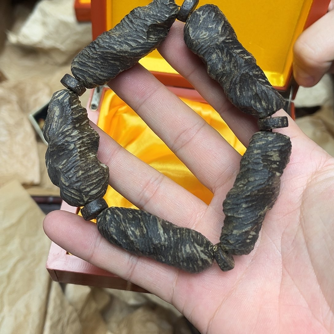 大叶紫檀（黑酸枝木类）