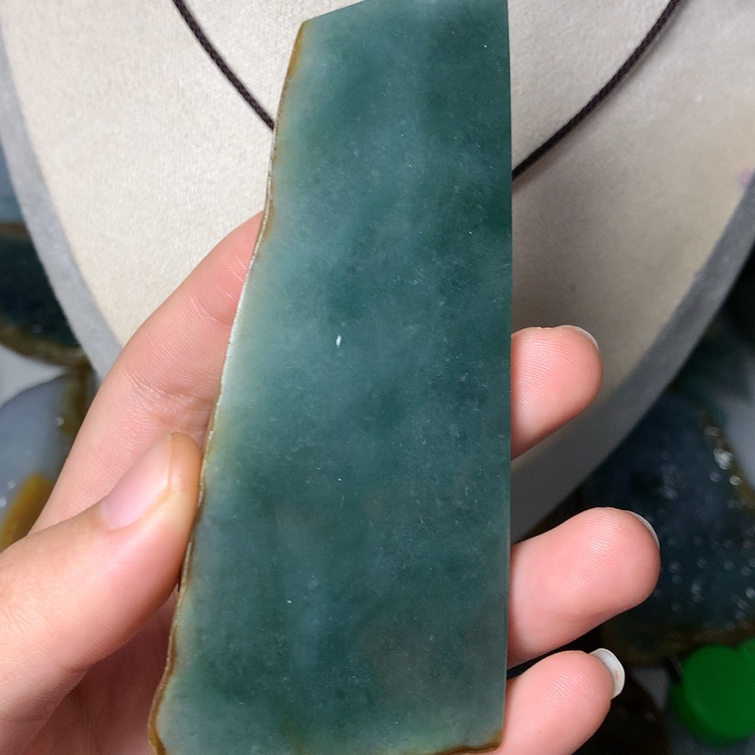 翡翠颈饰未镶嵌吊坠