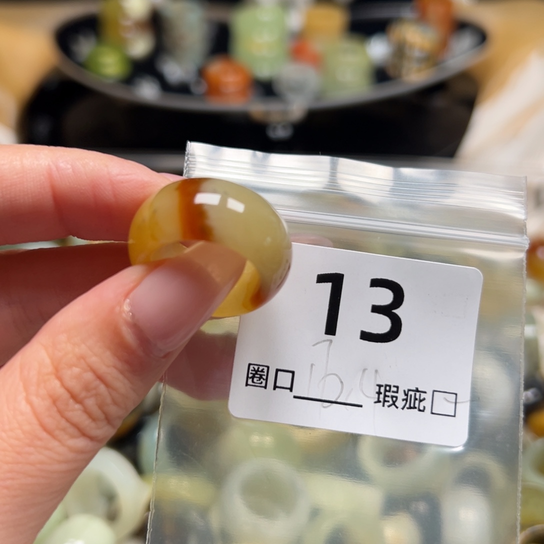 堤***儿蛇纹石玉未镶嵌戒指