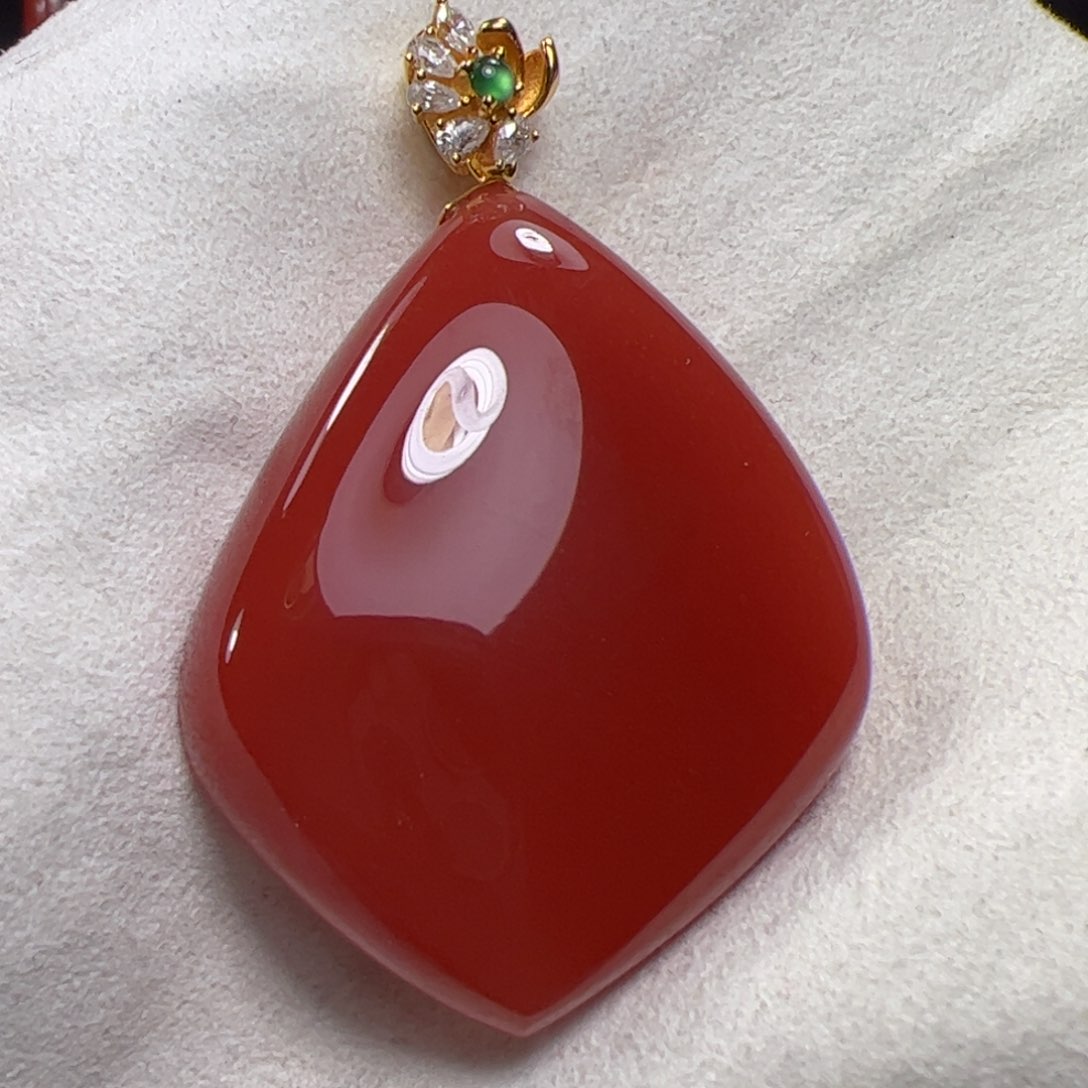 南红玛瑙吊坠18K金镶嵌
