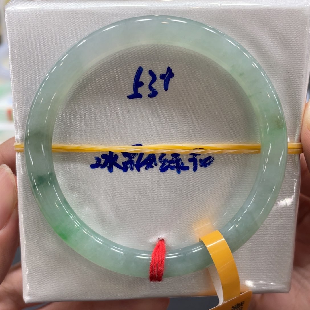 翡翠手镯未镶嵌翡翠手镯