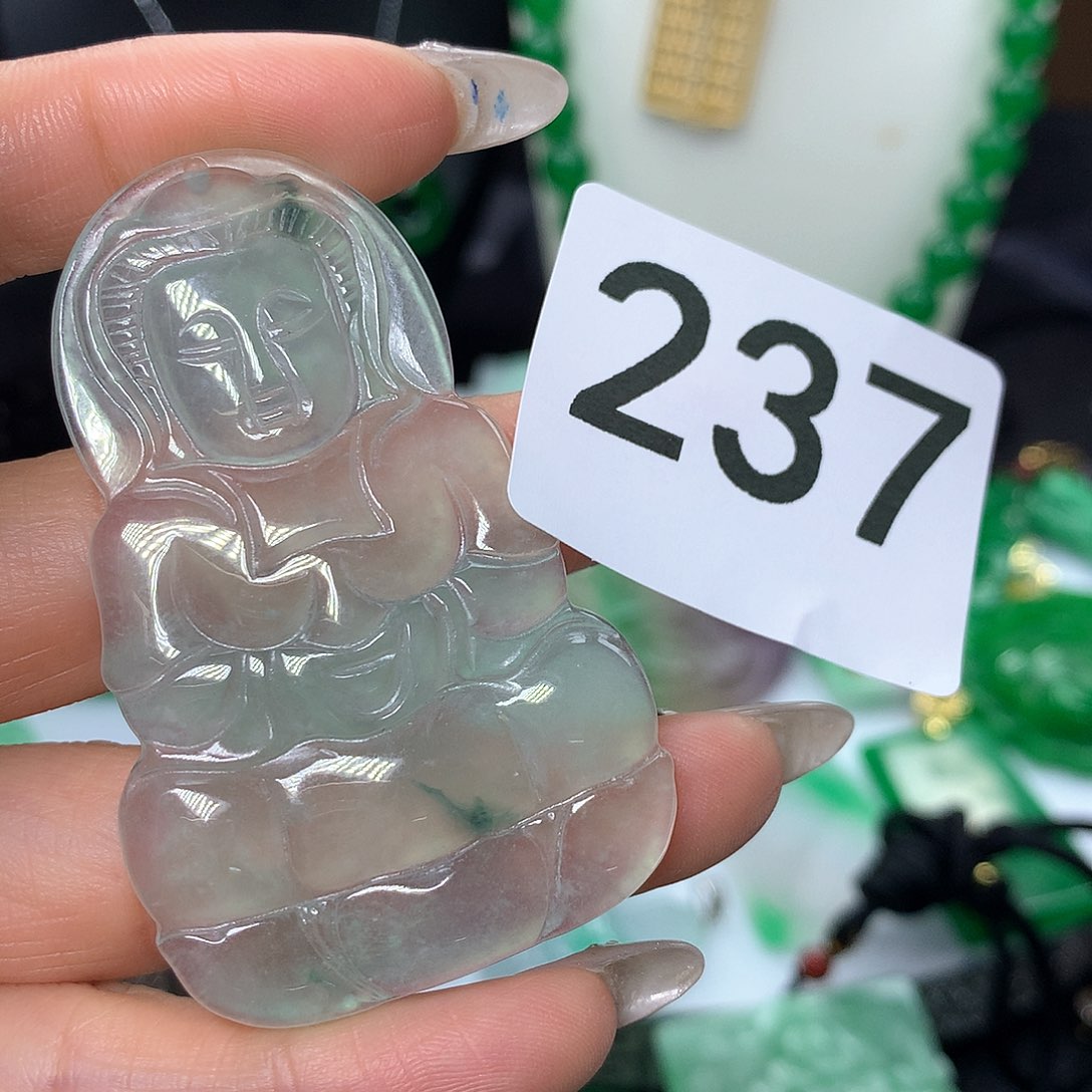 翡翠吊坠(赠链)未镶嵌