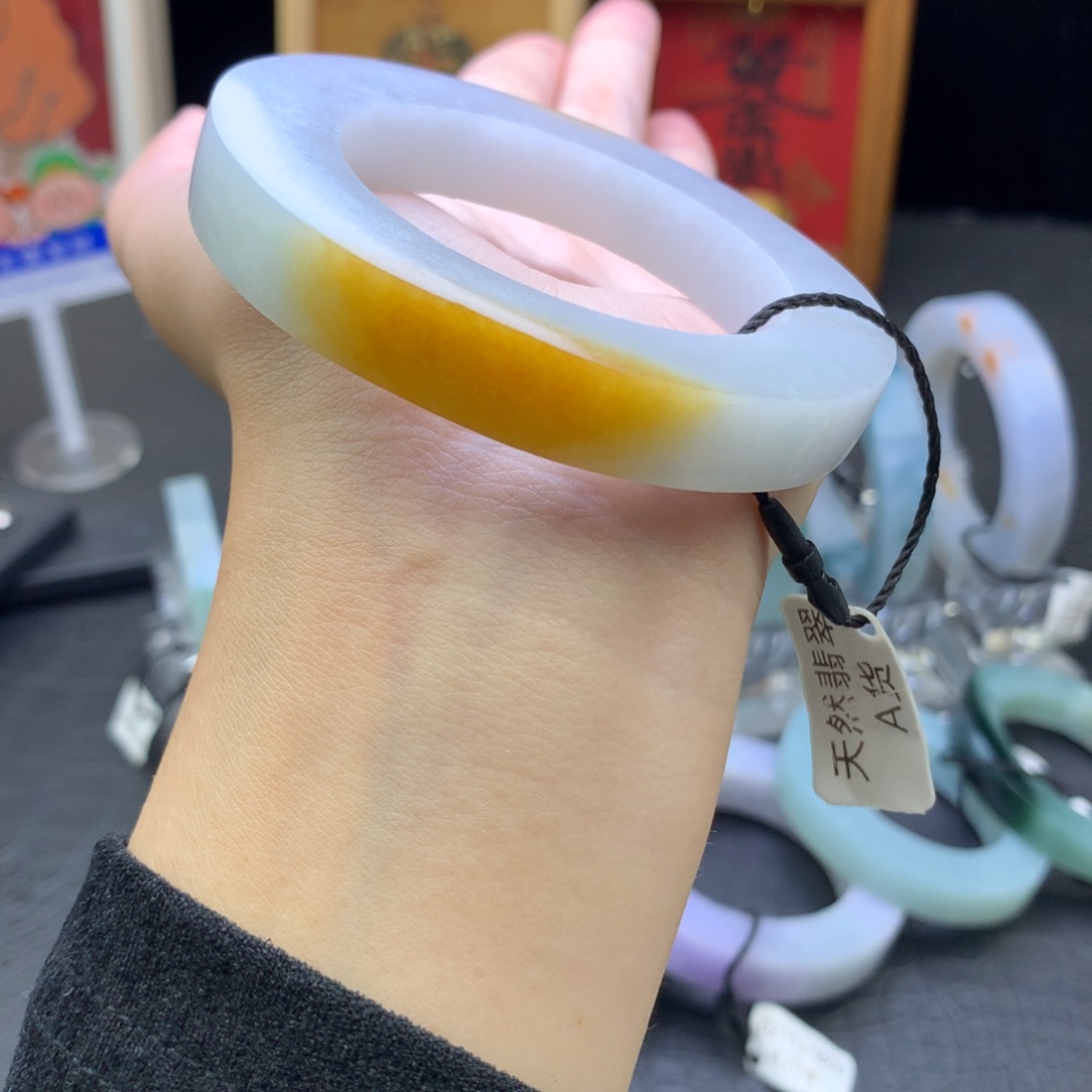 定制翡翠未镶嵌翡翠手镯