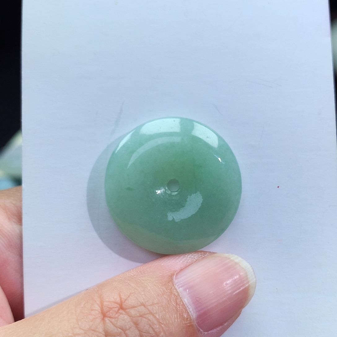 翡翠未镶嵌颈饰平安扣