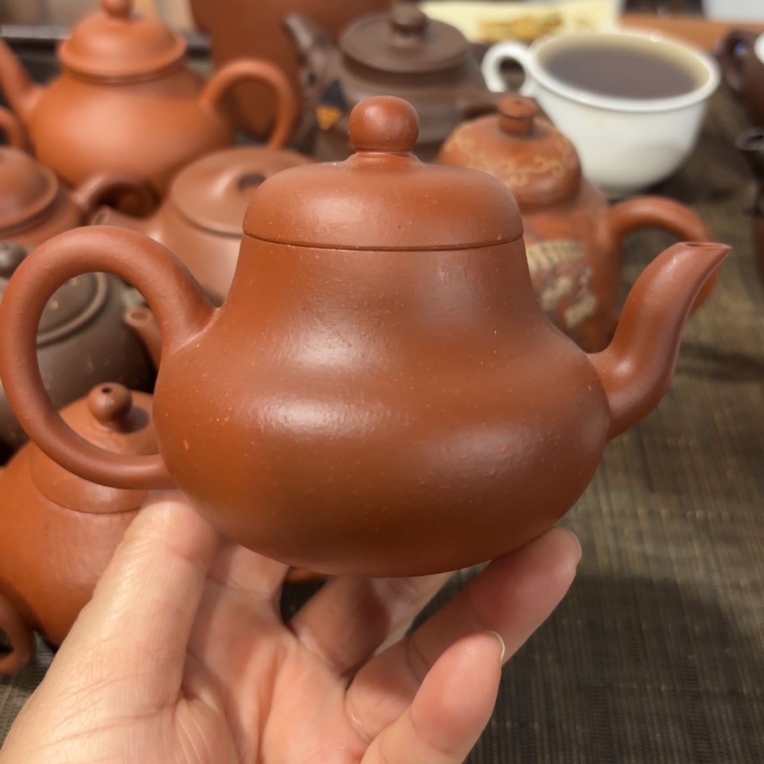 紫砂茶壶紫砂花茶和白莲花都在那里等我们