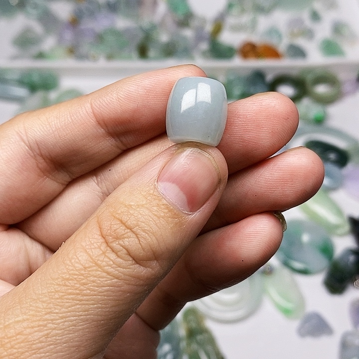 用***）翡翠未镶嵌颈饰翡翠