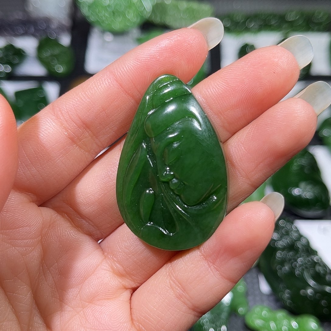 越***好和田玉未镶嵌颈饰