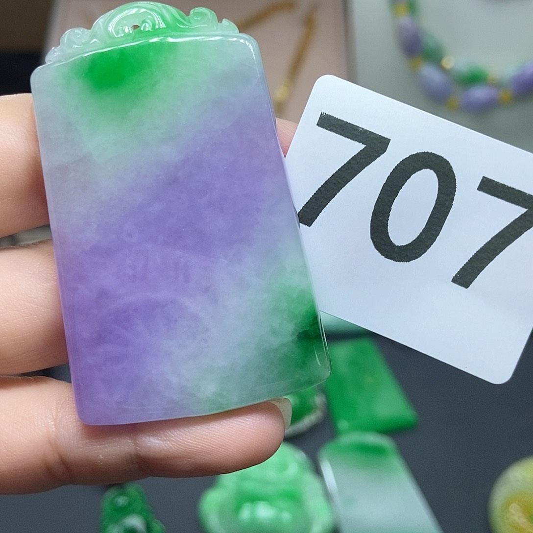 翡翠吊坠(赠链)未镶嵌