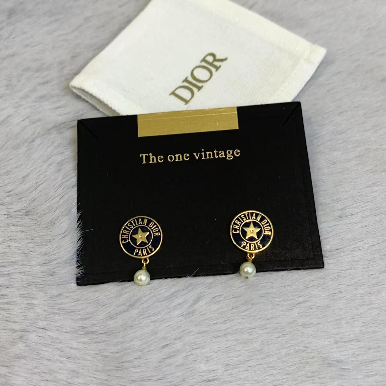 99新 DIOR/迪奥 壹臻娇/ 珍珠吊坠圆牌耳钉 79706415