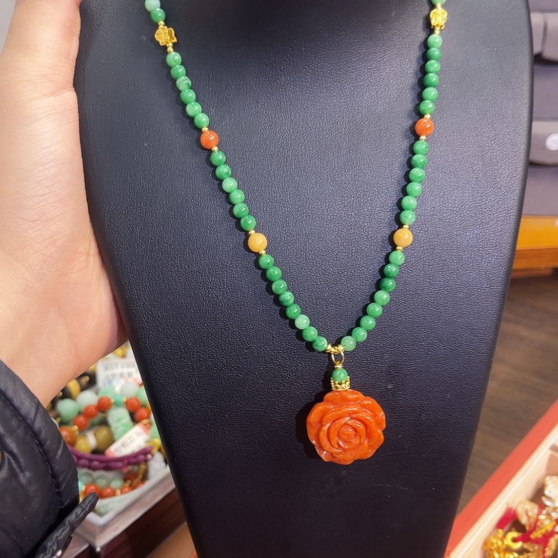 翡翠未镶嵌颈饰炸新品福利