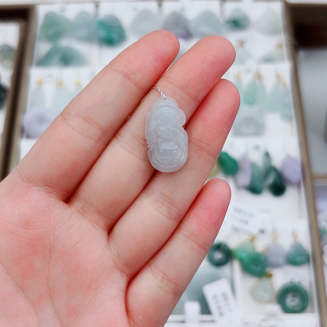 翡翠颈饰未镶嵌财神