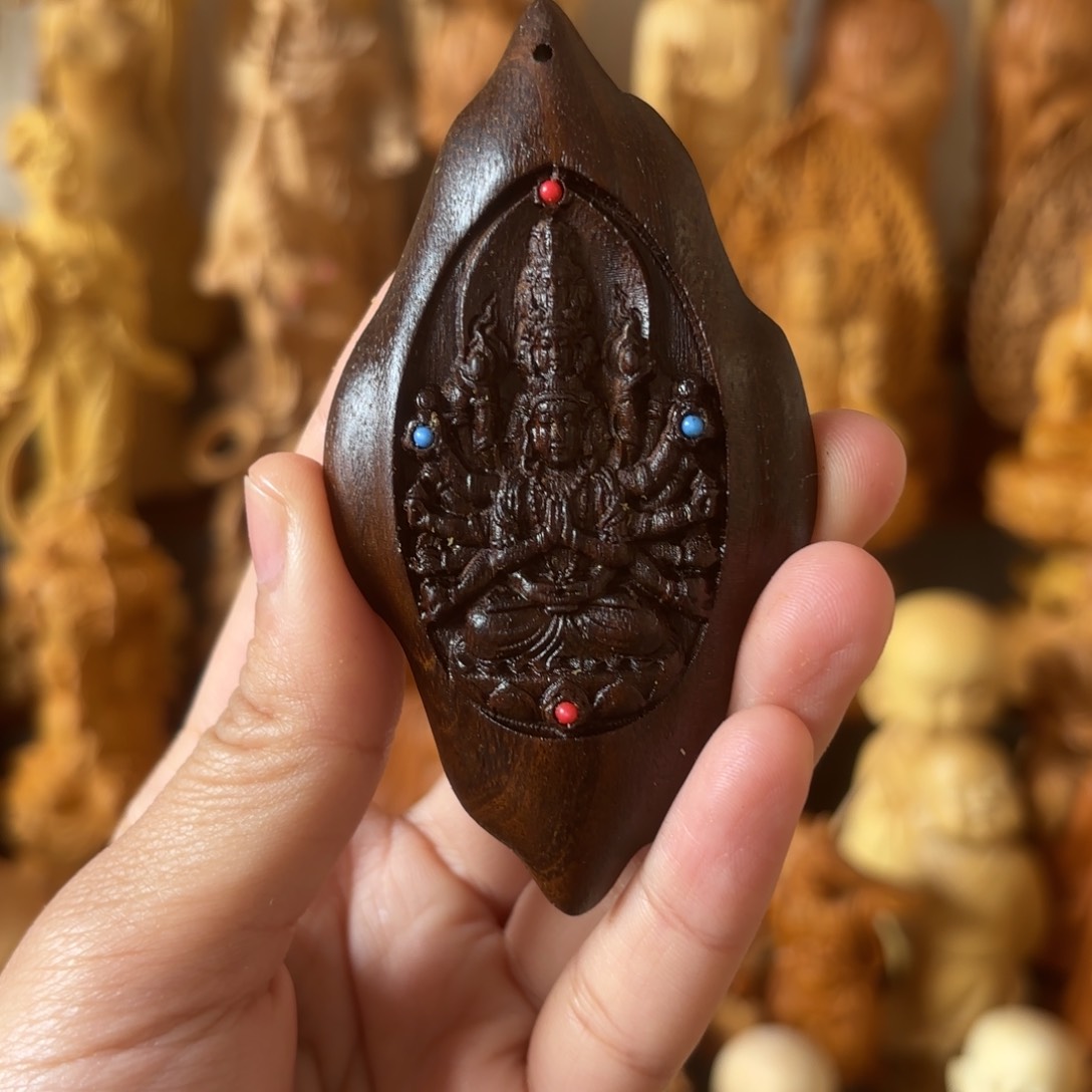 染料紫檀（血檀）紫檀千手观音