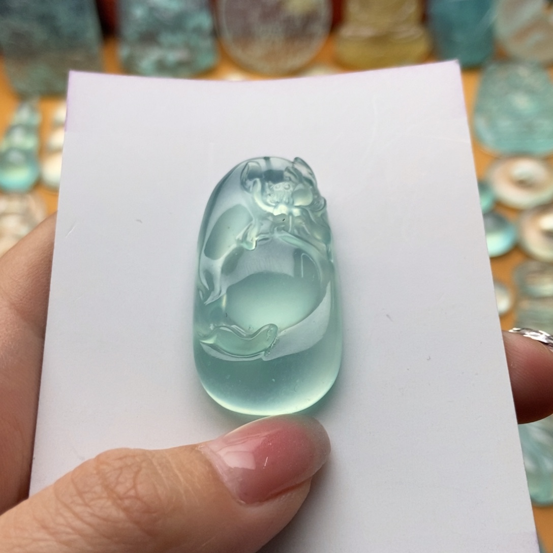 蛇纹石玉颈饰未镶嵌花牌