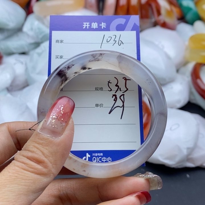 石英质玉手镯未镶嵌