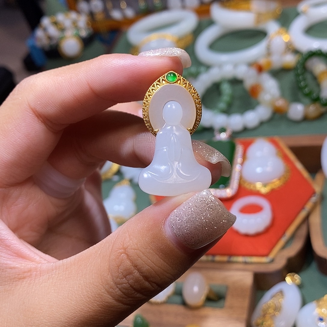 和田玉18K金镶嵌颈饰