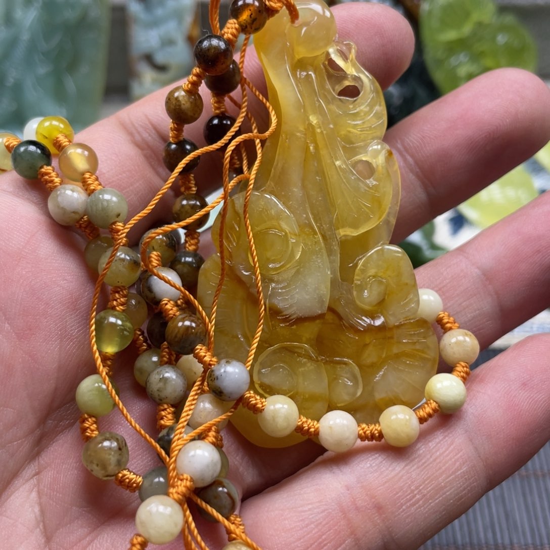 蛇纹石玉颈饰未镶嵌吊坠